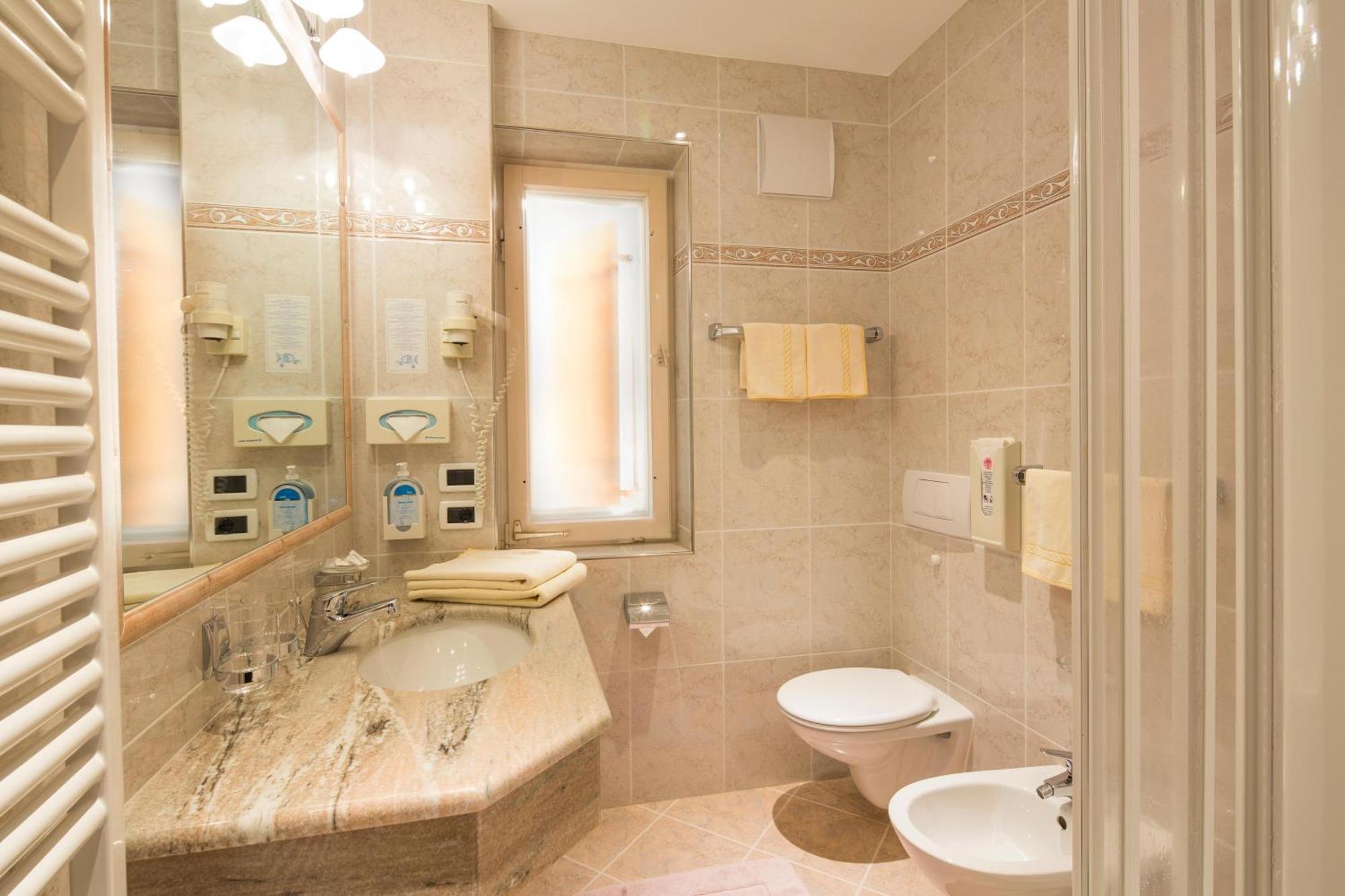 Hotel Maria Corvara In Badia Esterno foto