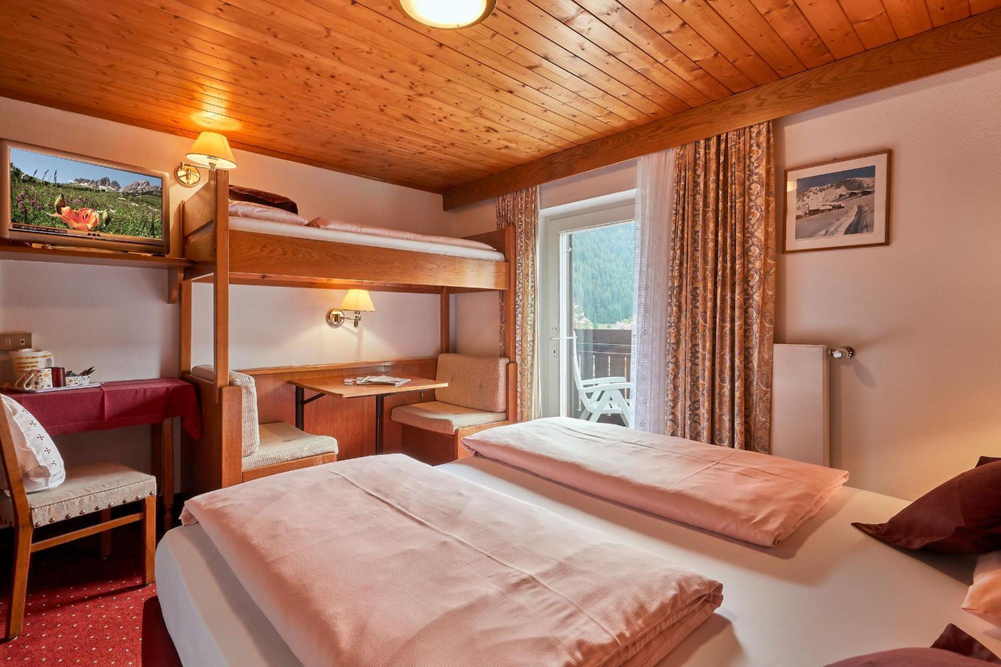 Hotel Maria Corvara In Badia Esterno foto